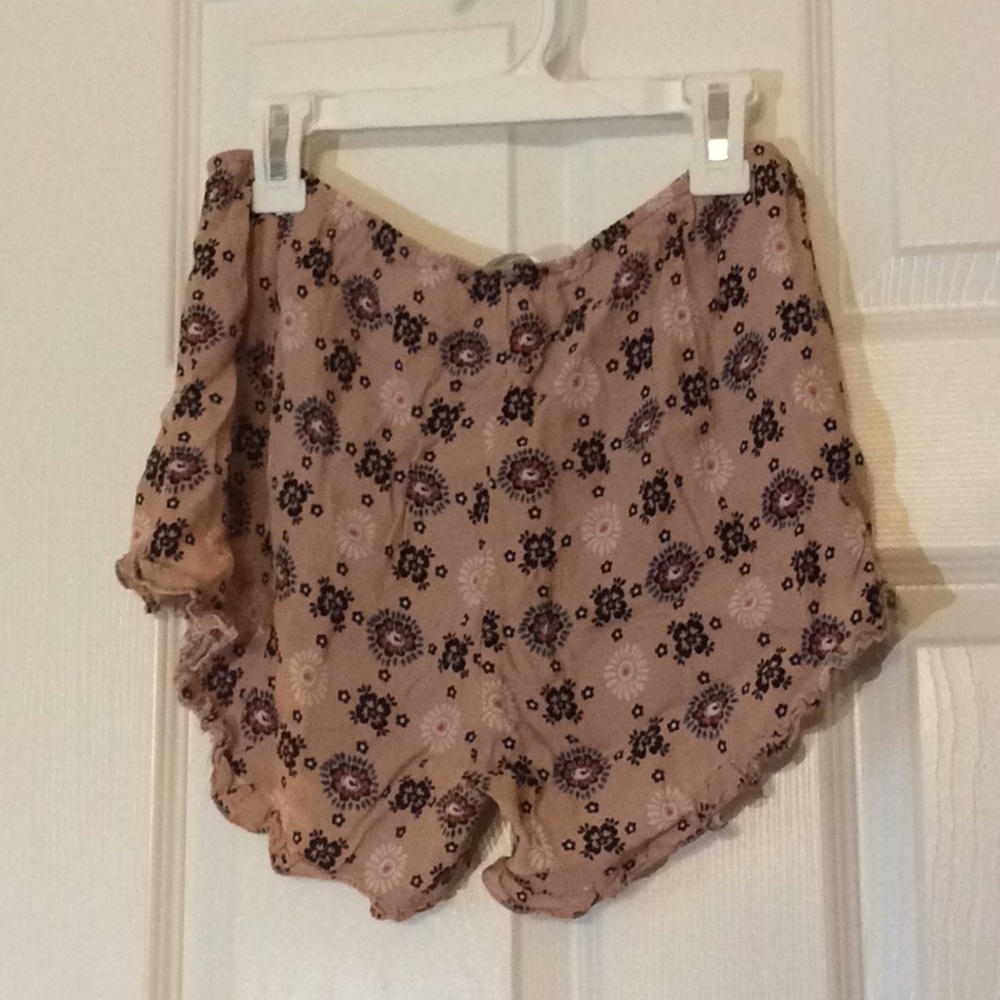 Flowy, floral shorts